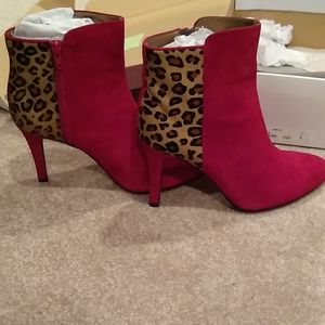 Red suede ankle boots with leopard pattern 9.5, nib